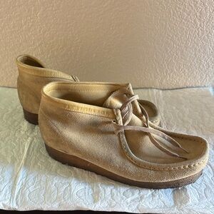 Men’s Clark Wallabees Tan Suede Shoes